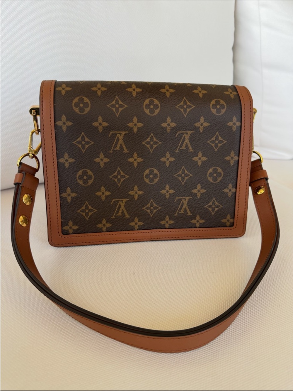 Louis Vuitton Dauphine Monogram Reverse Canvas Shoulder Bag MM with Gold Chain - Picture 8 of 16